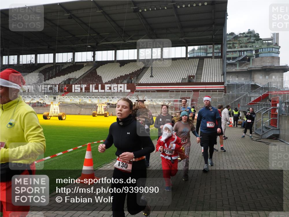 07.12.2025 - St. Pauli X-Mass-Run No. 15 Fabian Wolf http://msf.ph/oto/9399090 07.12.2025 10:57:24 Ziel 130, 251, 280, 773, 994, 1097, 1099, 1387, 2290, 2296, 2297, 2298, 2665, 3064, 3067 meine-sportfotos.de