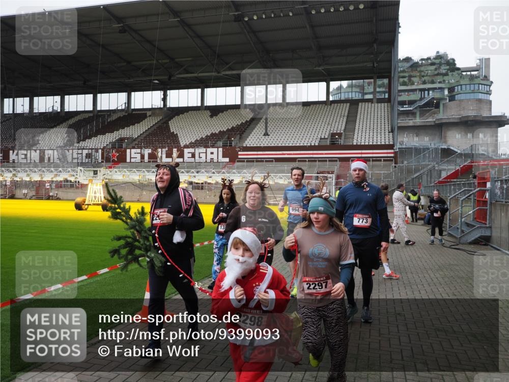 07.12.2025 - St. Pauli X-Mass-Run No. 15 Fabian Wolf http://msf.ph/oto/9399093 07.12.2025 10:57:25 Ziel 130, 251, 280, 773, 994, 1099, 1387, 2290, 2296, 2297, 2298, 2665, 3064, 3067 meine-sportfotos.de
