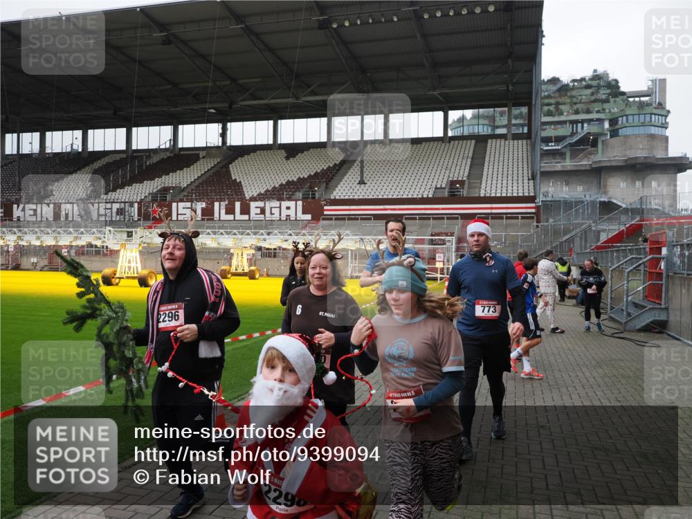 07.12.2025 - St. Pauli X-Mass-Run No. 15 Fabian Wolf http://msf.ph/oto/9399094 07.12.2025 10:57:25 Ziel 130, 251, 280, 773, 994, 1099, 1387, 2290, 2296, 2297, 2298, 2665, 3064, 3067 meine-sportfotos.de