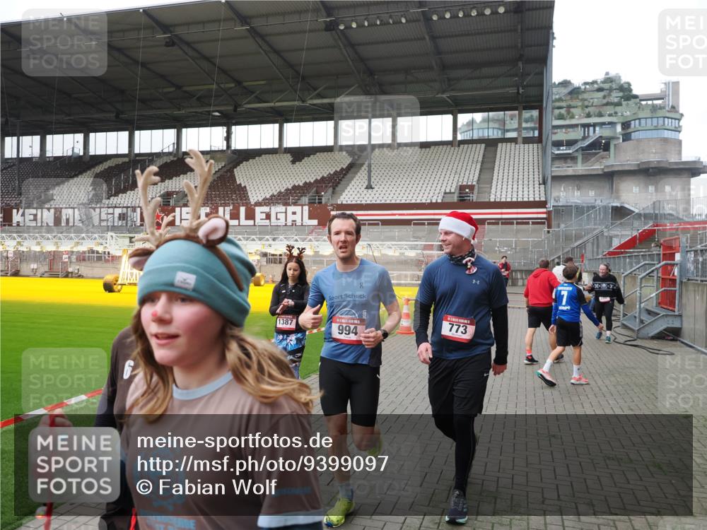 07.12.2025 - St. Pauli X-Mass-Run No. 15 Fabian Wolf http://msf.ph/oto/9399097 07.12.2025 10:57:26 Ziel 130, 251, 773, 994, 1213, 1387, 2290, 2296, 2297, 2298, 2665, 3064, 3067 meine-sportfotos.de