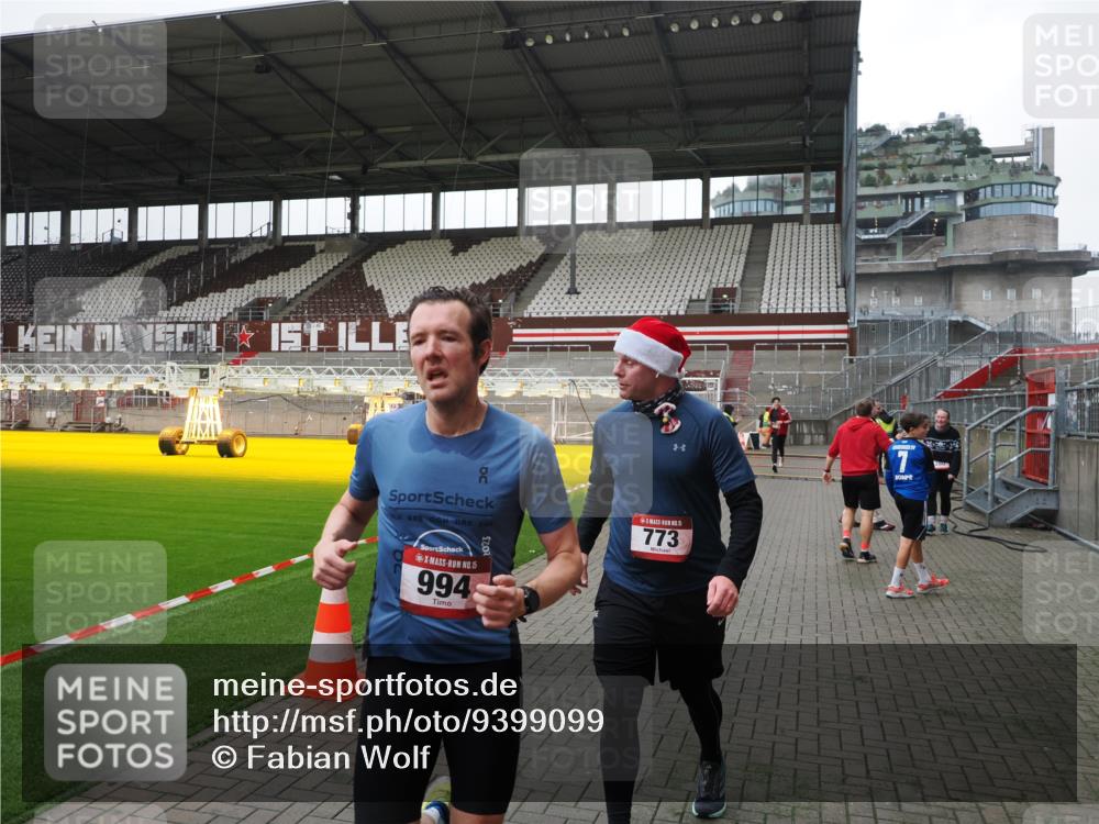 07.12.2025 - St. Pauli X-Mass-Run No. 15 Fabian Wolf http://msf.ph/oto/9399099 07.12.2025 10:57:26 Ziel 130, 251, 773, 994, 1213, 1387, 2290, 2296, 2297, 2298, 2665, 3064, 3067 meine-sportfotos.de