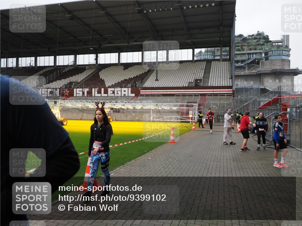 07.12.2025 - St. Pauli X-Mass-Run No. 15 Fabian Wolf http://msf.ph/oto/9399102 07.12.2025 10:57:28 Ziel 130, 251, 773, 994, 1213, 1387, 2290, 2296, 2297, 2298, 2665, 3064, 3067 meine-sportfotos.de