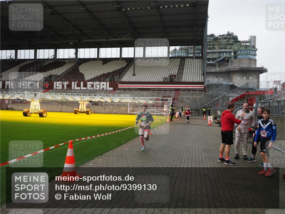 07.12.2025 - St. Pauli X-Mass-Run No. 15 Fabian Wolf http://msf.ph/oto/9399130 07.12.2025 10:57:45 Ziel 170, 324, 1213, 1390 meine-sportfotos.de