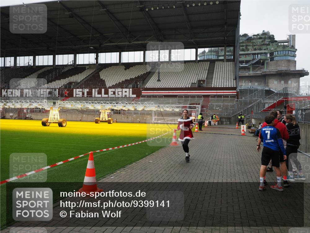 07.12.2025 - St. Pauli X-Mass-Run No. 15 Fabian Wolf http://msf.ph/oto/9399141 07.12.2025 10:57:49 Ziel 170, 324, 1390 meine-sportfotos.de