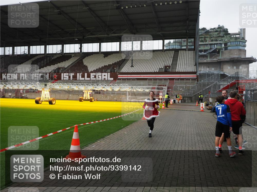 07.12.2025 - St. Pauli X-Mass-Run No. 15 Fabian Wolf http://msf.ph/oto/9399142 07.12.2025 10:57:49 Ziel 170, 324, 1390 meine-sportfotos.de