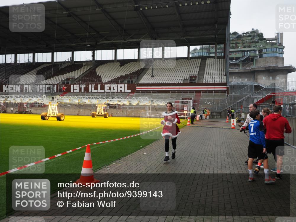 07.12.2025 - St. Pauli X-Mass-Run No. 15 Fabian Wolf http://msf.ph/oto/9399143 07.12.2025 10:57:49 Ziel 170, 324, 1390 meine-sportfotos.de