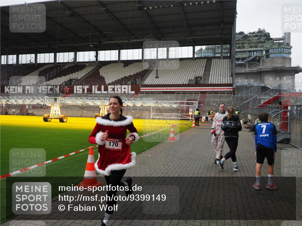 07.12.2025 - St. Pauli X-Mass-Run No. 15 Fabian Wolf http://msf.ph/oto/9399149 07.12.2025 10:57:51 Ziel 170, 324, 1390 meine-sportfotos.de