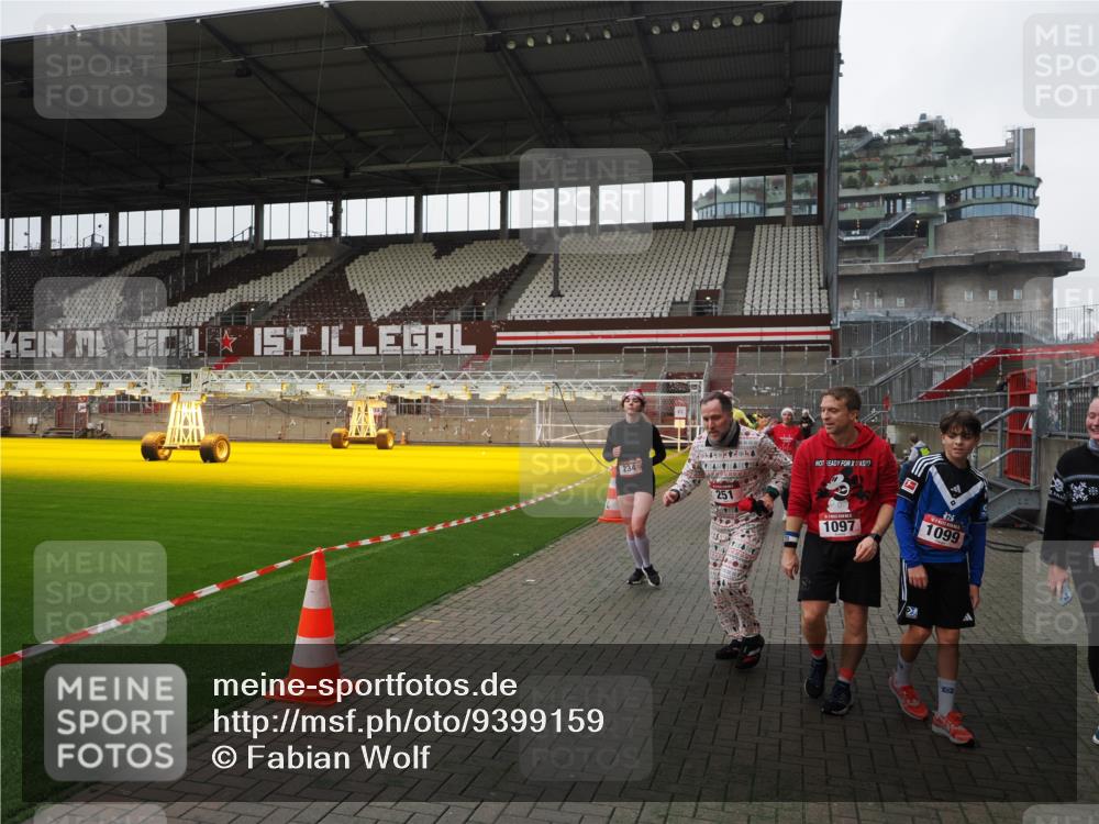 07.12.2025 - St. Pauli X-Mass-Run No. 15 Fabian Wolf http://msf.ph/oto/9399159 07.12.2025 10:58:02 Ziel 43, 75, 170, 234, 1690 meine-sportfotos.de