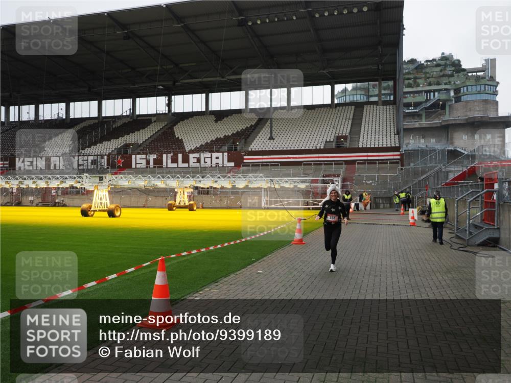 07.12.2025 - St. Pauli X-Mass-Run No. 15 Fabian Wolf http://msf.ph/oto/9399189 07.12.2025 10:58:11 Ziel 43, 75, 234, 761, 1690 meine-sportfotos.de