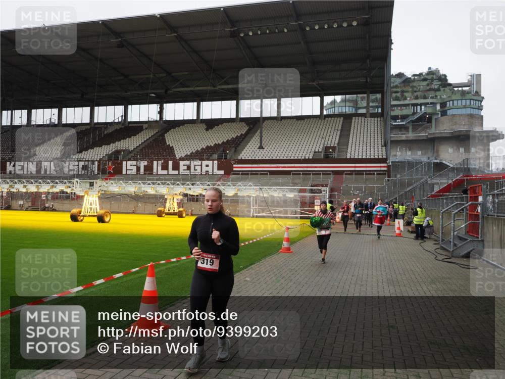 07.12.2025 - St. Pauli X-Mass-Run No. 15 Fabian Wolf http://msf.ph/oto/9399203 07.12.2025 10:58:40 Ziel 7, 941, 2130, 2131 meine-sportfotos.de
