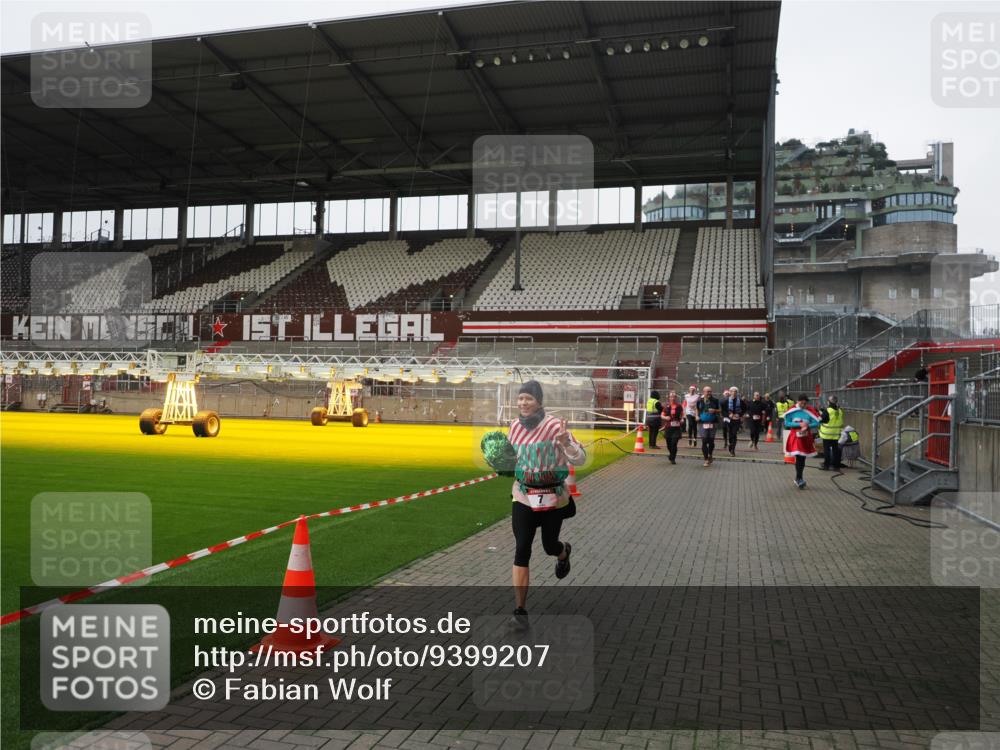 07.12.2025 - St. Pauli X-Mass-Run No. 15 Fabian Wolf http://msf.ph/oto/9399207 07.12.2025 10:58:42 Ziel 7, 606, 907, 941, 1160, 1174, 1476, 2130, 2131 meine-sportfotos.de