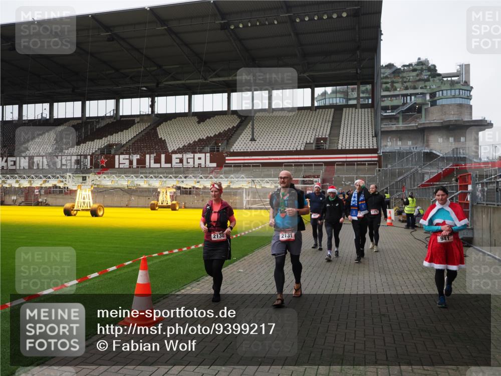 07.12.2025 - St. Pauli X-Mass-Run No. 15 Fabian Wolf http://msf.ph/oto/9399217 07.12.2025 10:58:48 Ziel 7, 606, 907, 941, 1160, 1174, 1451, 1453, 1456, 1458, 1459, 1476, 2130, 2131 meine-sportfotos.de