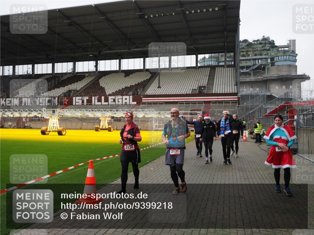 07.12.2025 - St. Pauli X-Mass-Run No. 15 Fabian Wolf http://msf.ph/oto/9399218 07.12.2025 10:58:49 Ziel 7, 606, 907, 941, 1160, 1174, 1451, 1453, 1456, 1458, 1459, 1476, 2130, 2131 meine-sportfotos.de