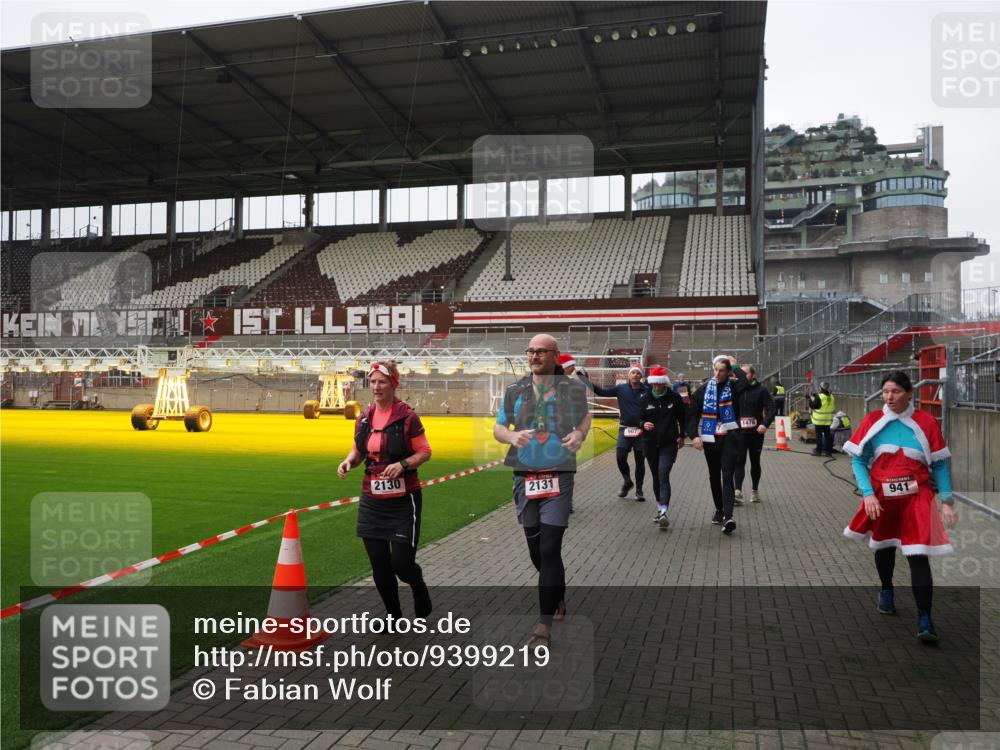 07.12.2025 - St. Pauli X-Mass-Run No. 15 Fabian Wolf http://msf.ph/oto/9399219 07.12.2025 10:58:49 Ziel 7, 606, 907, 941, 1160, 1174, 1451, 1453, 1456, 1458, 1459, 1476, 2130, 2131 meine-sportfotos.de