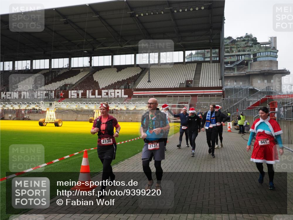 07.12.2025 - St. Pauli X-Mass-Run No. 15 Fabian Wolf http://msf.ph/oto/9399220 07.12.2025 10:58:49 Ziel 7, 606, 907, 941, 1160, 1174, 1451, 1453, 1456, 1458, 1459, 1476, 2130, 2131 meine-sportfotos.de