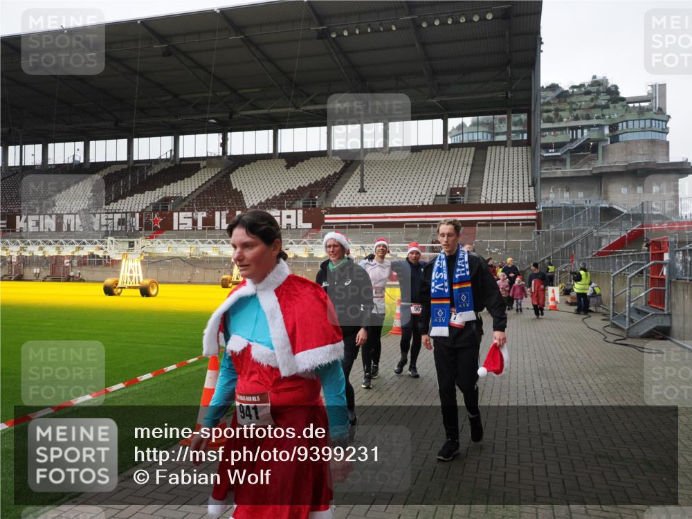 07.12.2025 - St. Pauli X-Mass-Run No. 15 Fabian Wolf http://msf.ph/oto/9399231 07.12.2025 10:58:52 Ziel 7, 606, 907, 941, 1160, 1174, 1451, 1453, 1456, 1458, 1459, 1476, 2130, 2131 meine-sportfotos.de
