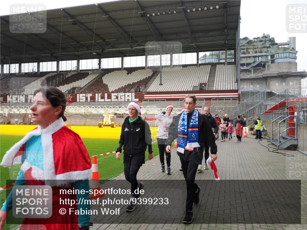 07.12.2025 - St. Pauli X-Mass-Run No. 15 Fabian Wolf http://msf.ph/oto/9399233 07.12.2025 10:58:52 Ziel 7, 606, 907, 941, 1160, 1174, 1451, 1453, 1456, 1458, 1459, 1476, 2130, 2131 meine-sportfotos.de