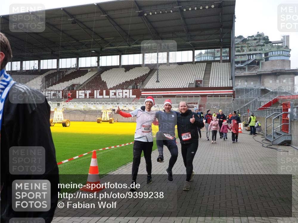 07.12.2025 - St. Pauli X-Mass-Run No. 15 Fabian Wolf http://msf.ph/oto/9399238 07.12.2025 10:58:54 Ziel 7, 606, 907, 941, 1160, 1174, 1451, 1453, 1456, 1458, 1459, 1476, 2130, 2131 meine-sportfotos.de