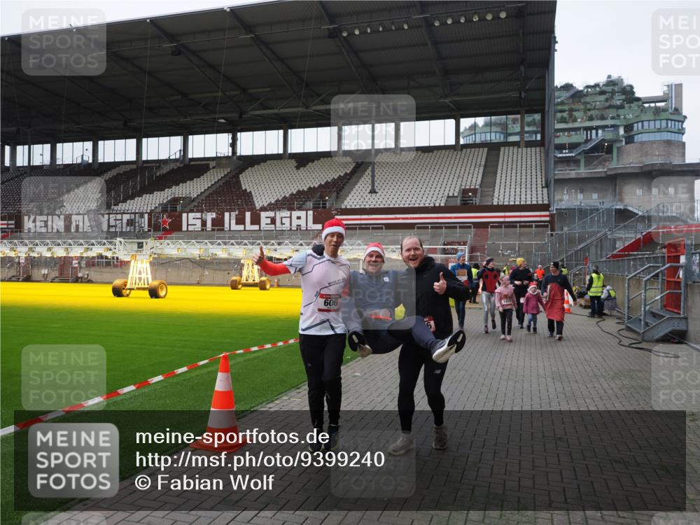 07.12.2025 - St. Pauli X-Mass-Run No. 15 Fabian Wolf http://msf.ph/oto/9399240 07.12.2025 10:58:54 Ziel 7, 606, 907, 941, 1160, 1174, 1451, 1453, 1456, 1458, 1459, 1476, 2130, 2131 meine-sportfotos.de