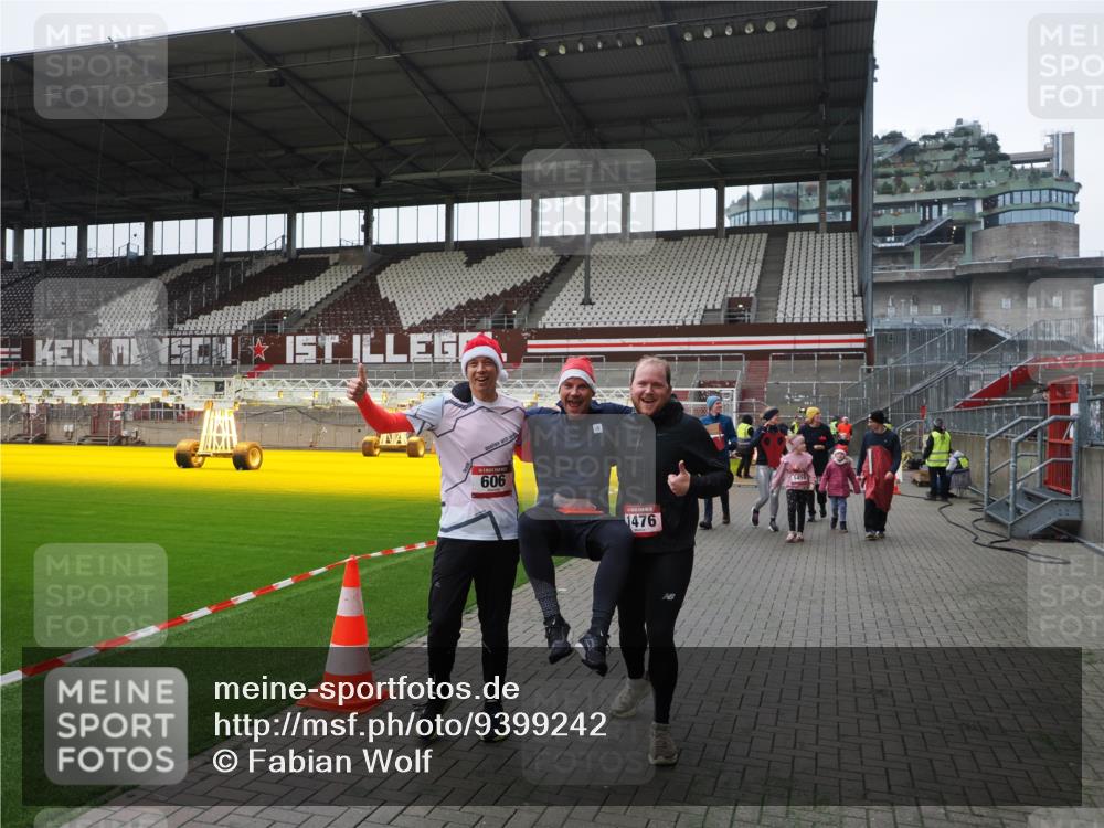 07.12.2025 - St. Pauli X-Mass-Run No. 15 Fabian Wolf http://msf.ph/oto/9399242 07.12.2025 10:58:55 Ziel 7, 606, 907, 941, 1160, 1174, 1451, 1453, 1456, 1458, 1459, 1476, 2130, 2131 meine-sportfotos.de