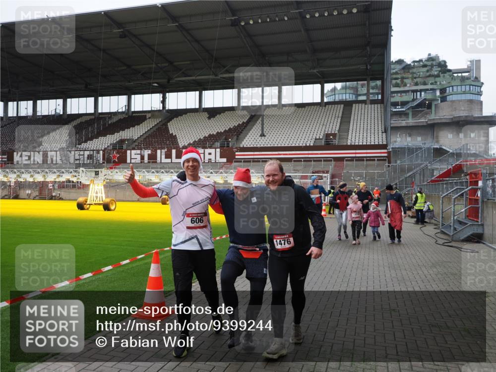 07.12.2025 - St. Pauli X-Mass-Run No. 15 Fabian Wolf http://msf.ph/oto/9399244 07.12.2025 10:58:55 Ziel 7, 606, 907, 941, 1160, 1174, 1451, 1453, 1456, 1458, 1459, 1476, 2130, 2131 meine-sportfotos.de