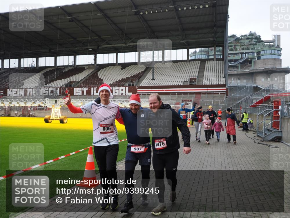 07.12.2025 - St. Pauli X-Mass-Run No. 15 Fabian Wolf http://msf.ph/oto/9399245 07.12.2025 10:58:55 Ziel 7, 606, 907, 941, 1160, 1174, 1451, 1453, 1456, 1458, 1459, 1476, 2130, 2131 meine-sportfotos.de