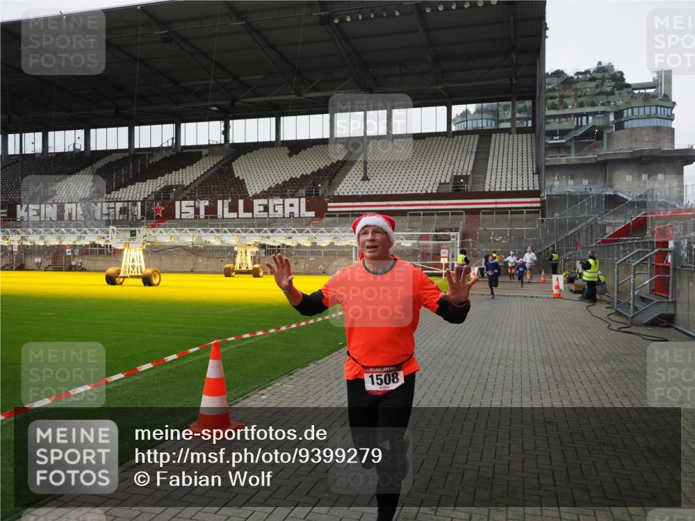 07.12.2025 - St. Pauli X-Mass-Run No. 15 Fabian Wolf http://msf.ph/oto/9399279 07.12.2025 10:59:05 Ziel 582, 1451, 1453, 1456, 1458, 1459, 1508, 2503, 2772 meine-sportfotos.de