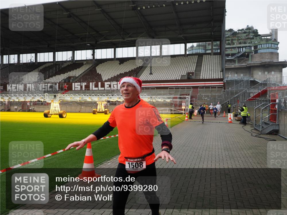 07.12.2025 - St. Pauli X-Mass-Run No. 15 Fabian Wolf http://msf.ph/oto/9399280 07.12.2025 10:59:05 Ziel 582, 1451, 1453, 1456, 1458, 1459, 1508, 2503, 2772 meine-sportfotos.de