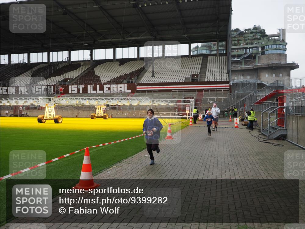07.12.2025 - St. Pauli X-Mass-Run No. 15 Fabian Wolf http://msf.ph/oto/9399282 07.12.2025 10:59:09 Ziel 242, 582, 1508, 2503, 2772 meine-sportfotos.de