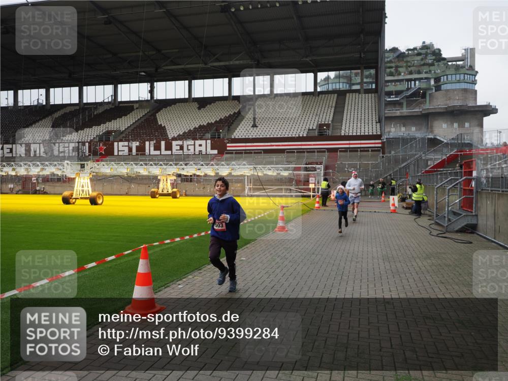 07.12.2025 - St. Pauli X-Mass-Run No. 15 Fabian Wolf http://msf.ph/oto/9399284 07.12.2025 10:59:09 Ziel 242, 582, 1508, 2503, 2772 meine-sportfotos.de