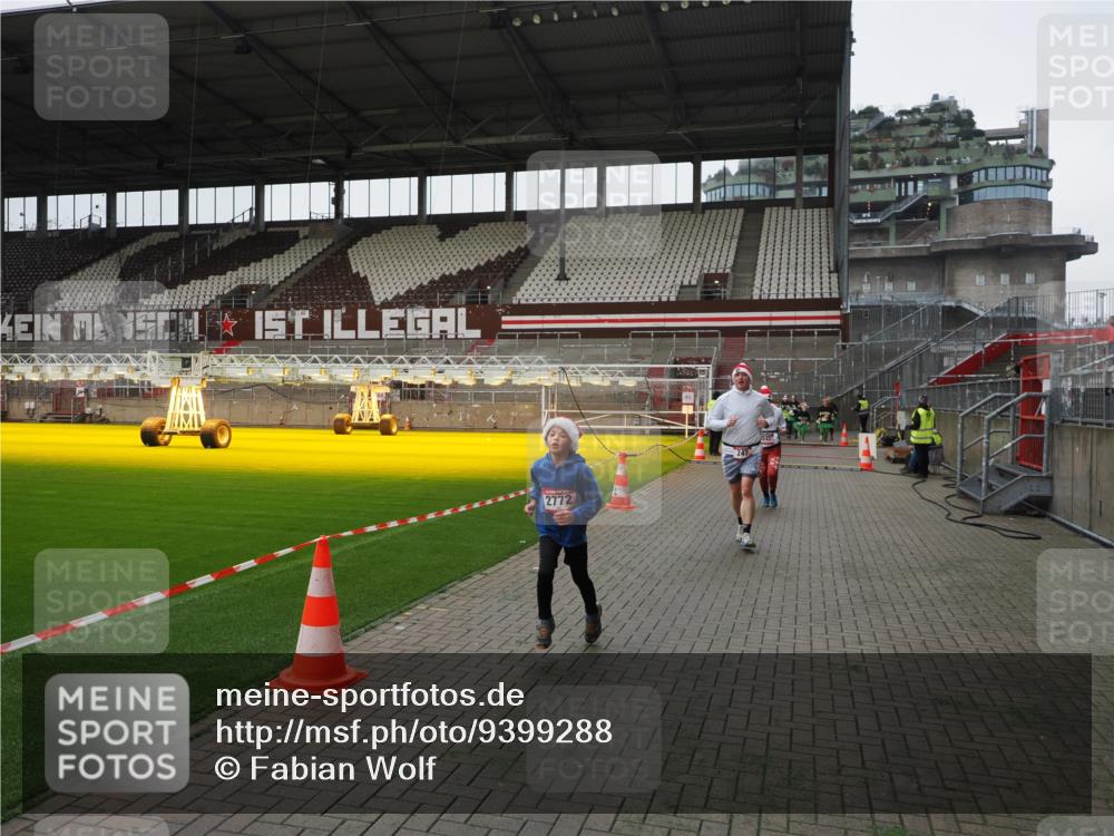 07.12.2025 - St. Pauli X-Mass-Run No. 15 Fabian Wolf http://msf.ph/oto/9399288 07.12.2025 10:59:11 Ziel 242, 582, 1508, 2503, 2772 meine-sportfotos.de