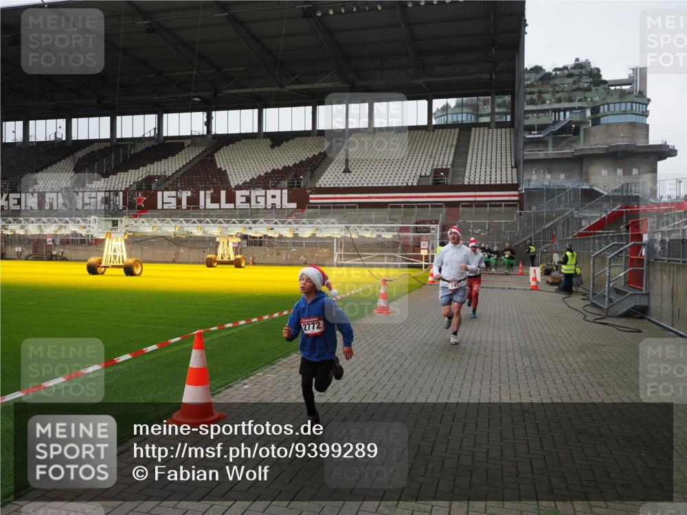 07.12.2025 - St. Pauli X-Mass-Run No. 15 Fabian Wolf http://msf.ph/oto/9399289 07.12.2025 10:59:11 Ziel 242, 582, 1508, 2503, 2772 meine-sportfotos.de