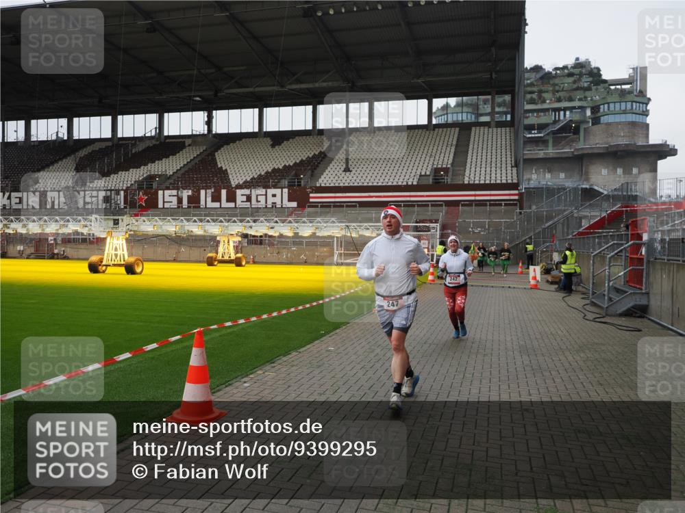 07.12.2025 - St. Pauli X-Mass-Run No. 15 Fabian Wolf http://msf.ph/oto/9399295 07.12.2025 10:59:13 Ziel 242, 582, 1508, 2503, 2719, 2772 meine-sportfotos.de