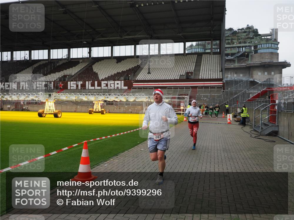 07.12.2025 - St. Pauli X-Mass-Run No. 15 Fabian Wolf http://msf.ph/oto/9399296 07.12.2025 10:59:13 Ziel 242, 582, 1508, 2503, 2719, 2772 meine-sportfotos.de