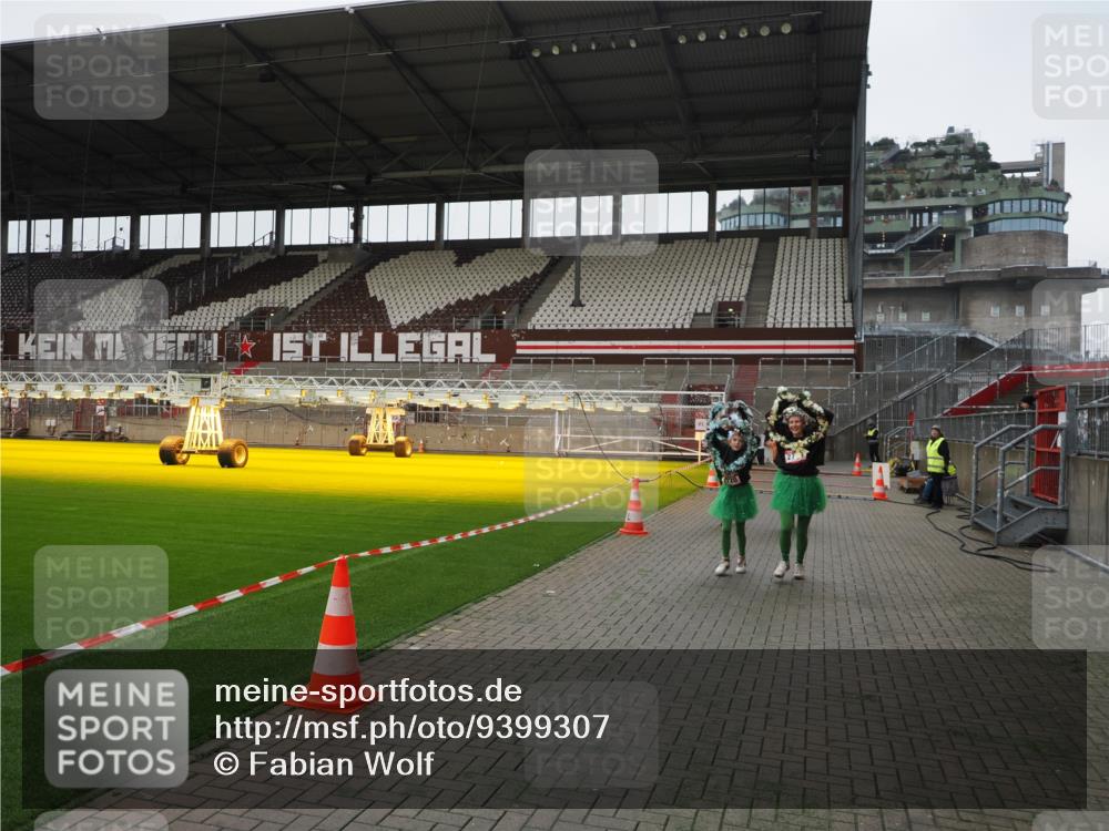07.12.2025 - St. Pauli X-Mass-Run No. 15 Fabian Wolf http://msf.ph/oto/9399307 07.12.2025 10:59:20 Ziel 242, 2503, 2719, 2720, 2721, 2727, 2772 meine-sportfotos.de