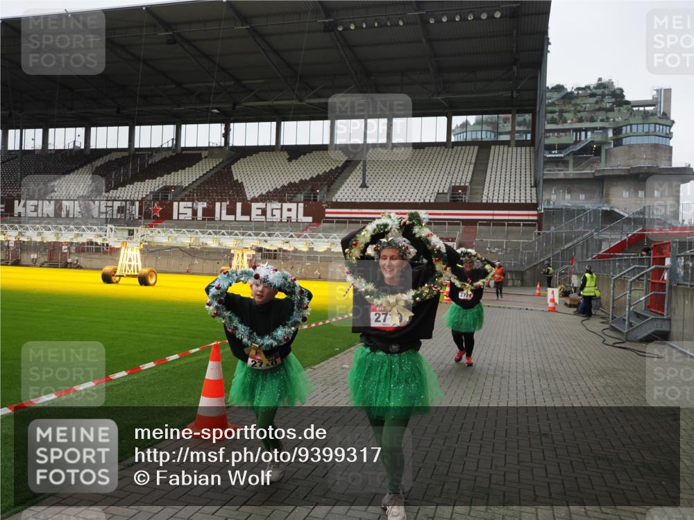 07.12.2025 - St. Pauli X-Mass-Run No. 15 Fabian Wolf http://msf.ph/oto/9399317 07.12.2025 10:59:23 Ziel 242, 1826, 2503, 2719, 2720, 2721, 2727, 2772 meine-sportfotos.de