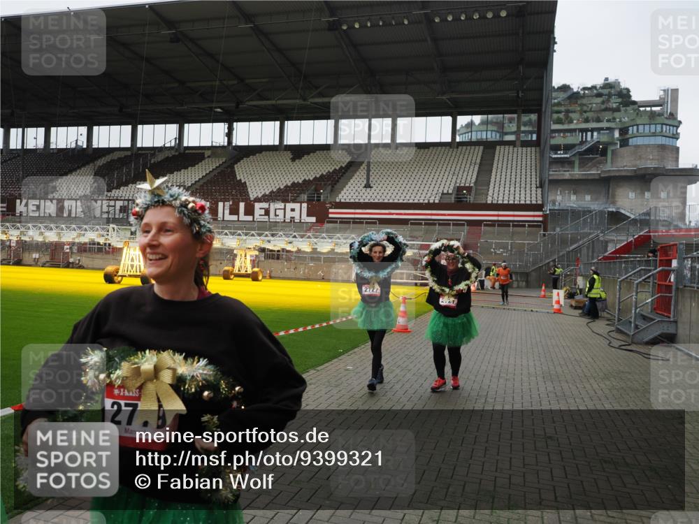 07.12.2025 - St. Pauli X-Mass-Run No. 15 Fabian Wolf http://msf.ph/oto/9399321 07.12.2025 10:59:24 Ziel 242, 1826, 2719, 2720, 2721, 2727, 2772 meine-sportfotos.de