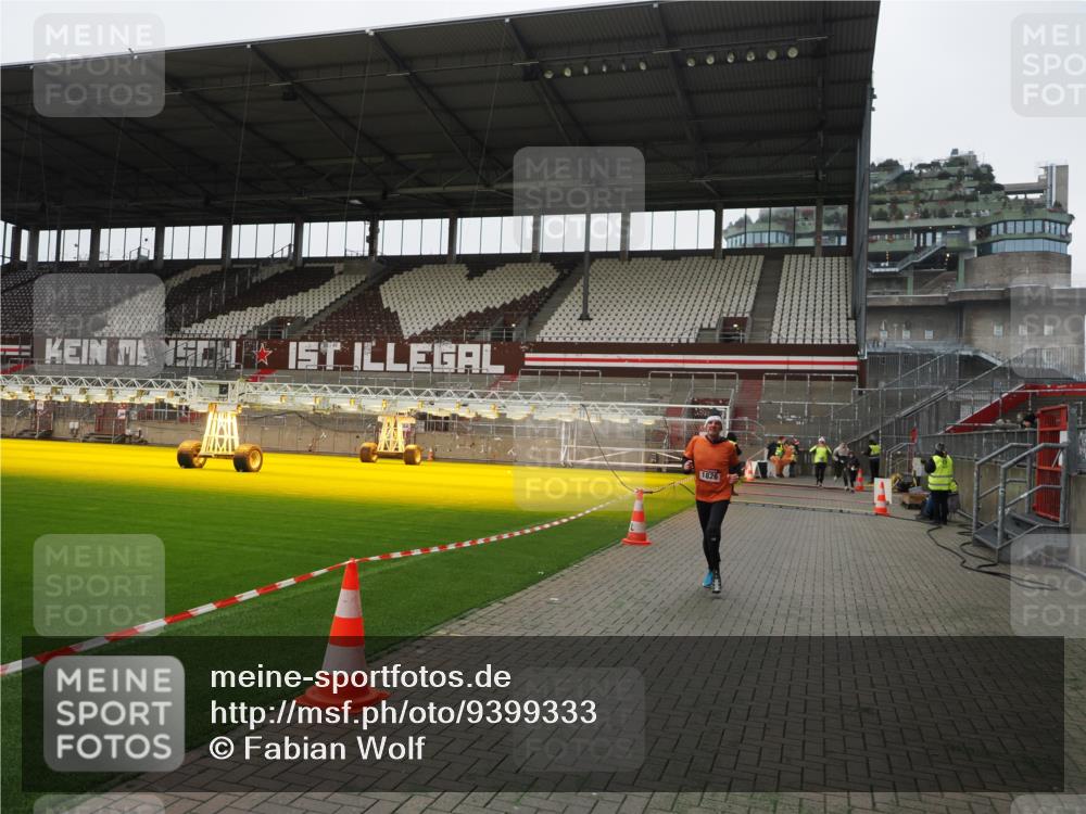 07.12.2025 - St. Pauli X-Mass-Run No. 15 Fabian Wolf http://msf.ph/oto/9399333 07.12.2025 10:59:28 Ziel 1826, 2719, 2720, 2721, 2727 meine-sportfotos.de
