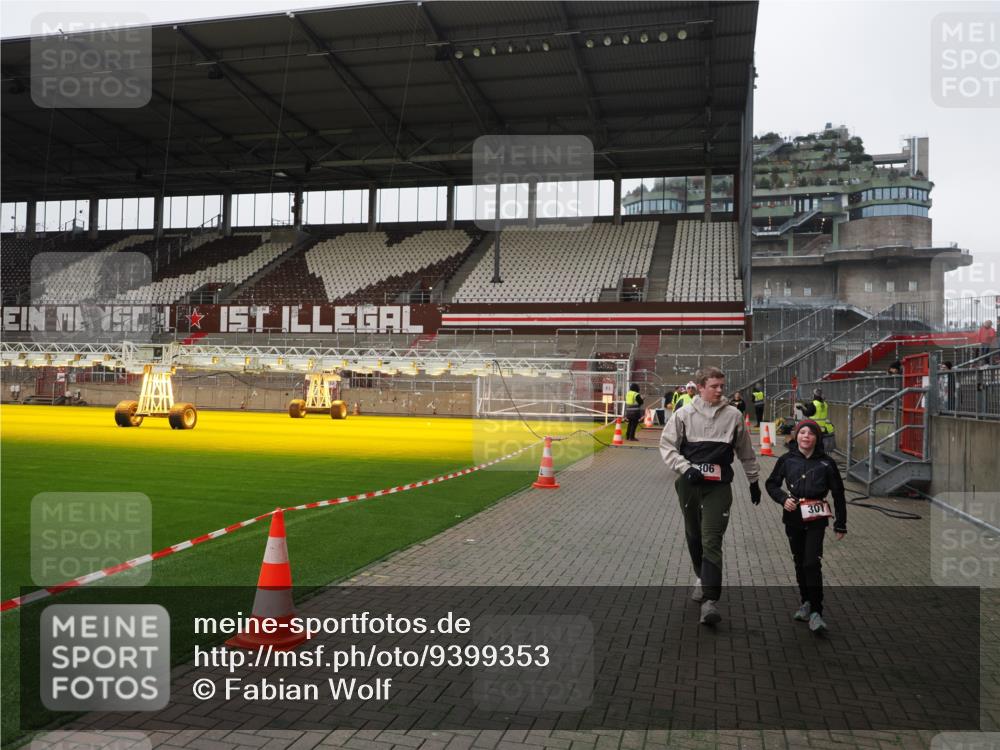 07.12.2025 - St. Pauli X-Mass-Run No. 15 Fabian Wolf http://msf.ph/oto/9399353 07.12.2025 10:59:36 Ziel 301, 306, 420, 1826, 4128 meine-sportfotos.de