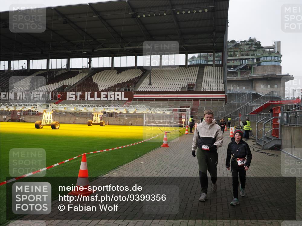 07.12.2025 - St. Pauli X-Mass-Run No. 15 Fabian Wolf http://msf.ph/oto/9399356 07.12.2025 10:59:37 Ziel 301, 306, 420, 1826, 4128 meine-sportfotos.de