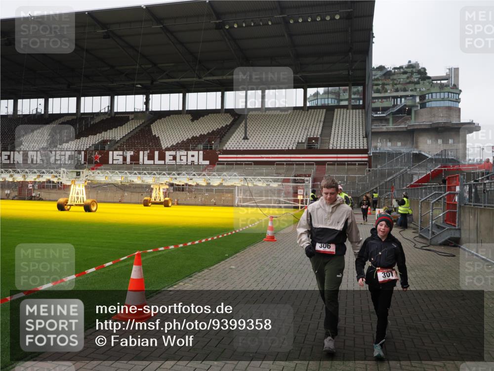 07.12.2025 - St. Pauli X-Mass-Run No. 15 Fabian Wolf http://msf.ph/oto/9399358 07.12.2025 10:59:37 Ziel 301, 306, 420, 1826, 4128 meine-sportfotos.de
