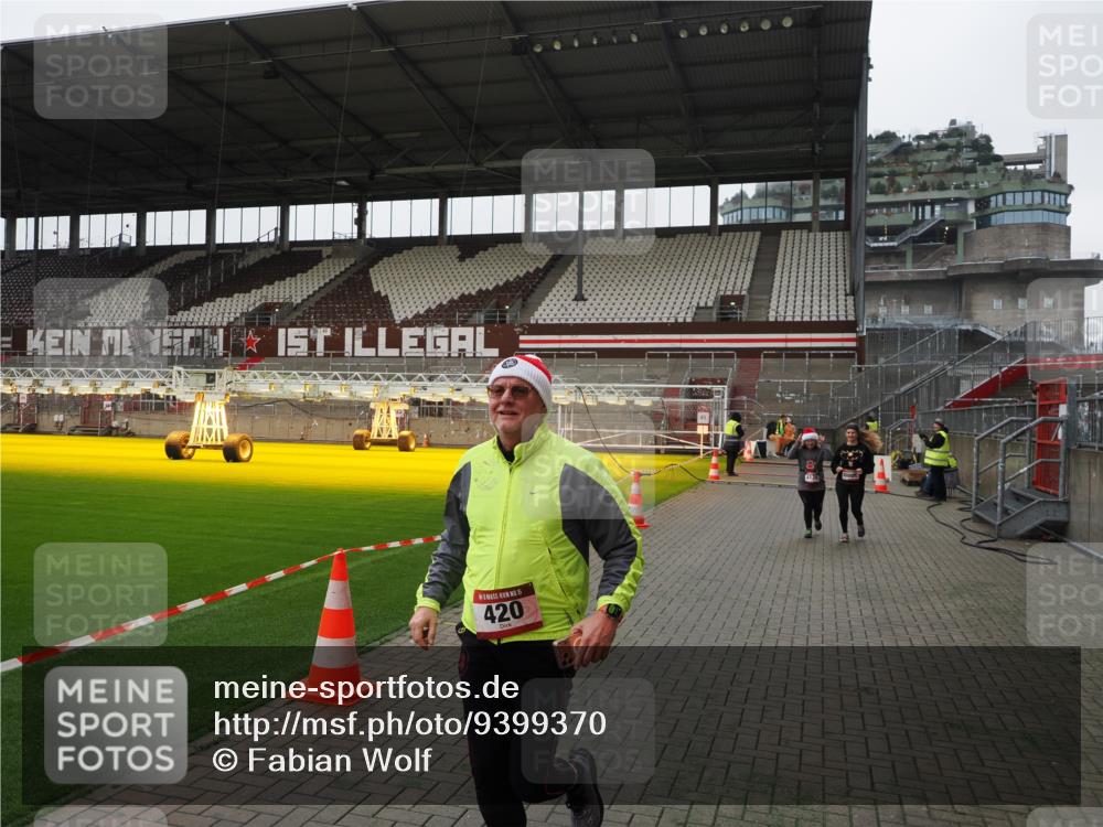 07.12.2025 - St. Pauli X-Mass-Run No. 15 Fabian Wolf http://msf.ph/oto/9399370 07.12.2025 10:59:42 Ziel 301, 306, 420, 1826, 4128 meine-sportfotos.de