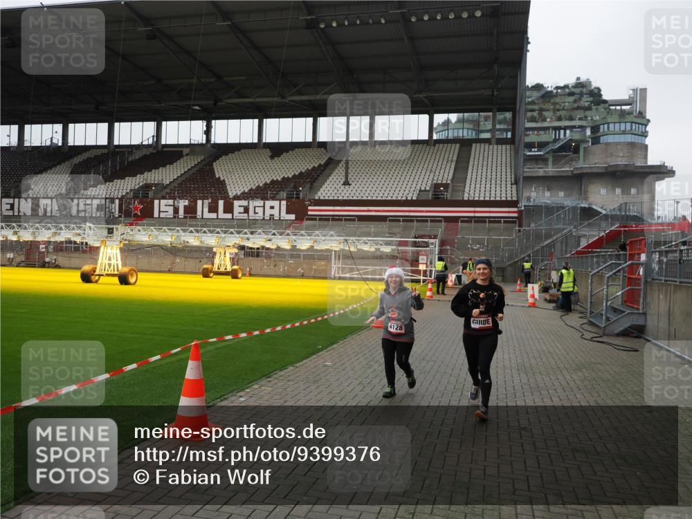07.12.2025 - St. Pauli X-Mass-Run No. 15 Fabian Wolf http://msf.ph/oto/9399376 07.12.2025 10:59:45 Ziel 301, 306, 420, 4128 meine-sportfotos.de