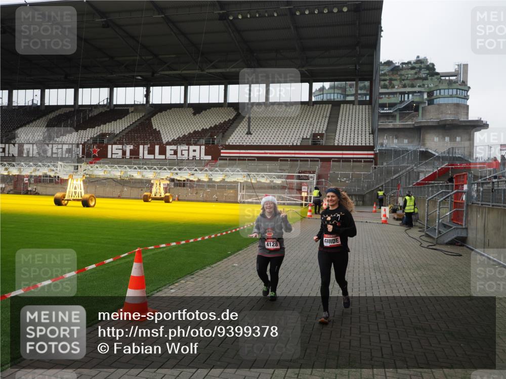 07.12.2025 - St. Pauli X-Mass-Run No. 15 Fabian Wolf http://msf.ph/oto/9399378 07.12.2025 10:59:45 Ziel 301, 306, 420, 4128 meine-sportfotos.de