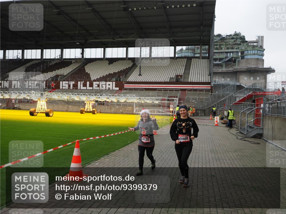 07.12.2025 - St. Pauli X-Mass-Run No. 15 Fabian Wolf http://msf.ph/oto/9399379 07.12.2025 10:59:46 Ziel 301, 306, 420, 4128 meine-sportfotos.de