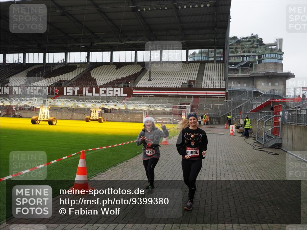 07.12.2025 - St. Pauli X-Mass-Run No. 15 Fabian Wolf http://msf.ph/oto/9399380 07.12.2025 10:59:46 Ziel 301, 306, 420, 4128 meine-sportfotos.de