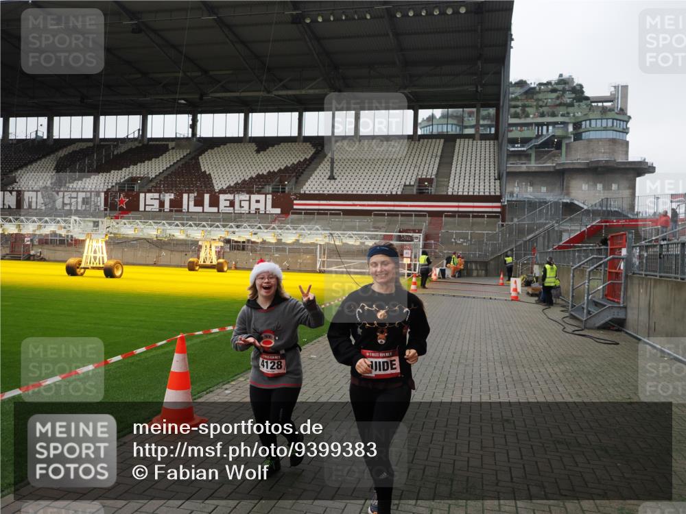 07.12.2025 - St. Pauli X-Mass-Run No. 15 Fabian Wolf http://msf.ph/oto/9399383 07.12.2025 10:59:46 Ziel 301, 306, 420, 4128 meine-sportfotos.de