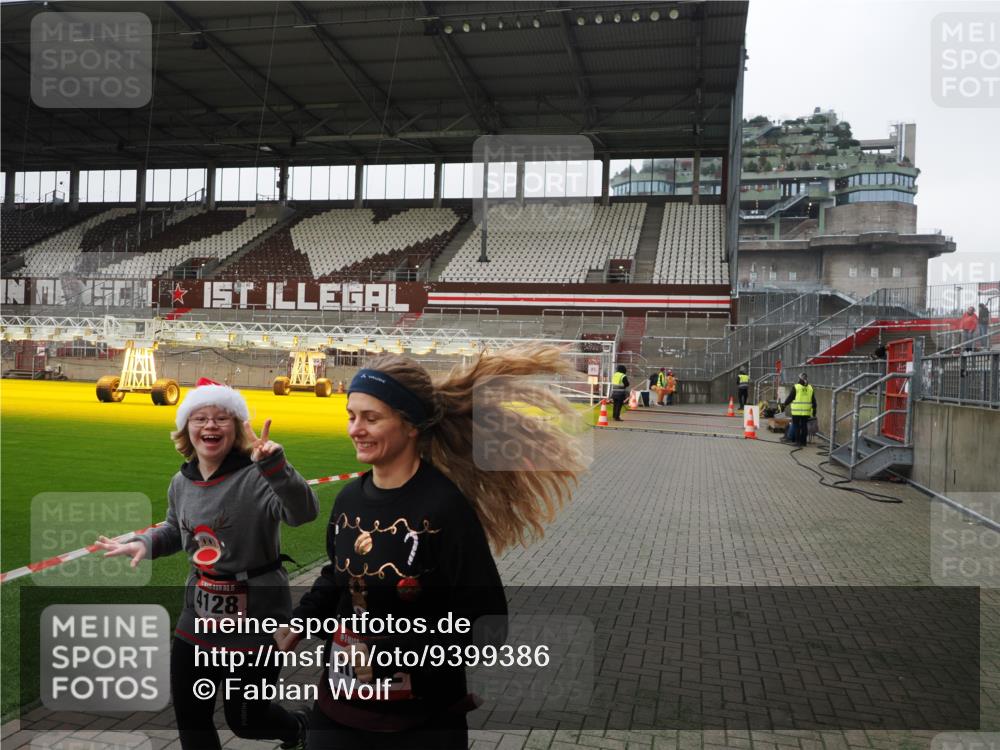 07.12.2025 - St. Pauli X-Mass-Run No. 15 Fabian Wolf http://msf.ph/oto/9399386 07.12.2025 10:59:47 Ziel 301, 306, 420, 4128 meine-sportfotos.de
