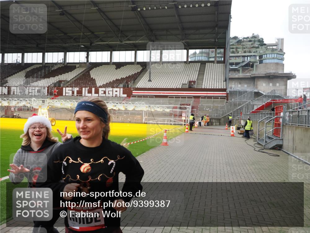 07.12.2025 - St. Pauli X-Mass-Run No. 15 Fabian Wolf http://msf.ph/oto/9399387 07.12.2025 10:59:47 Ziel 301, 306, 420, 4128 meine-sportfotos.de