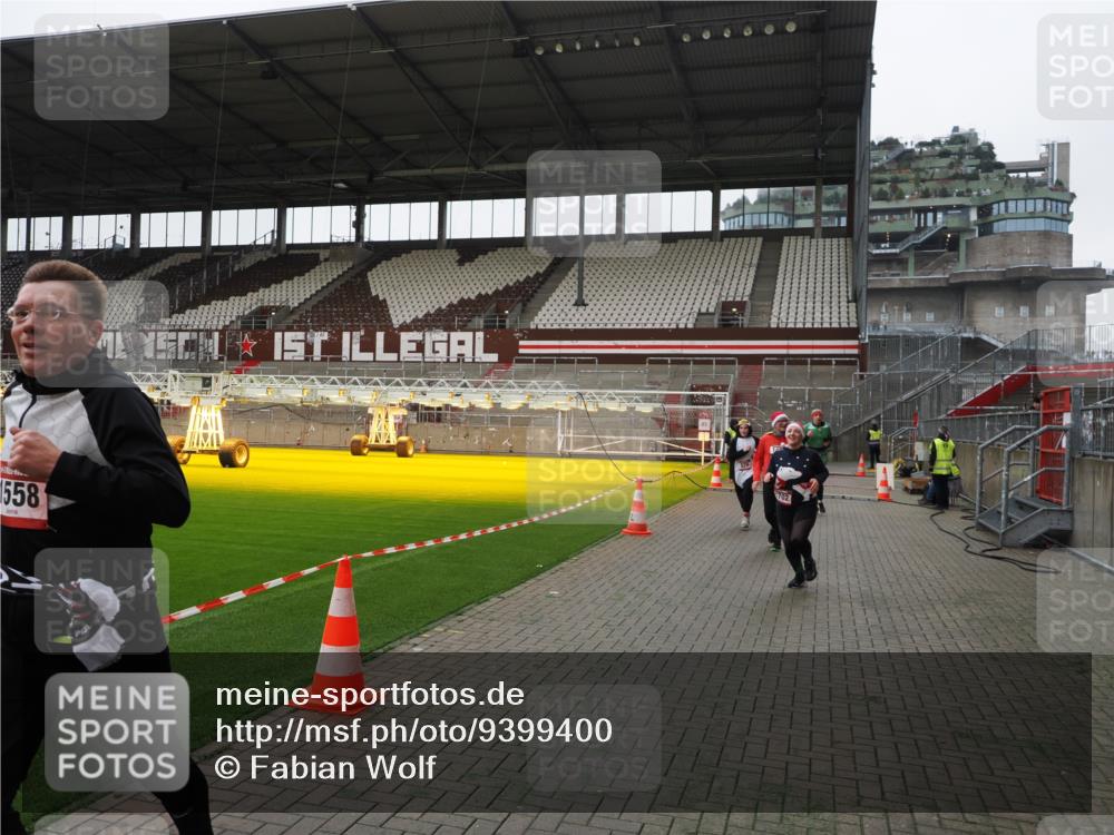 07.12.2025 - St. Pauli X-Mass-Run No. 15 Fabian Wolf http://msf.ph/oto/9399400 07.12.2025 11:00:04 Ziel 529, 1482, 1558, 1702, 3586 meine-sportfotos.de